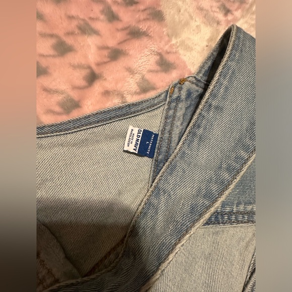 Old navy maternity overalls - Picture 4 of 5